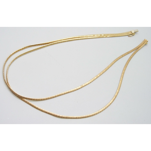 7021 - An 18ct gold necklace, 28.2g, 43cm