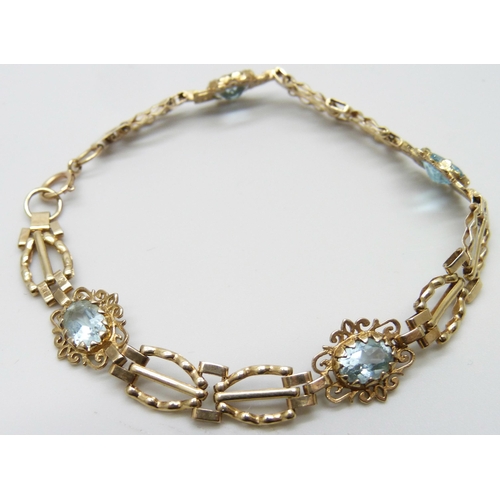 7023 - A 9ct gold and blue topaz bracelet, 5.8g, 17.5cm