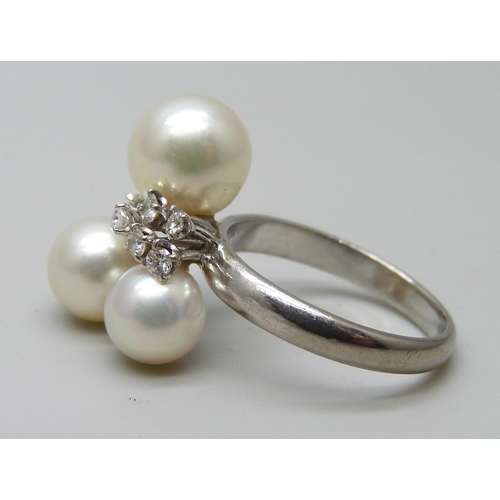 7031 - A 14ct gold, diamond and pearl ring, 4.5g, I