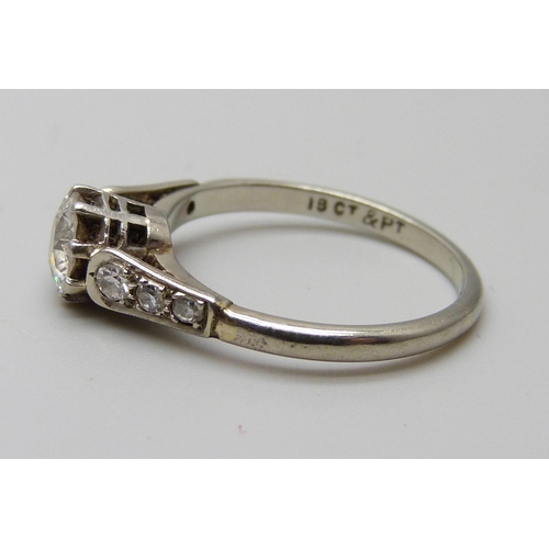 7032 - An Art Deco 18ct gold and platinum set seven stone diamond ring, main stone approximately 0.75 carat... 