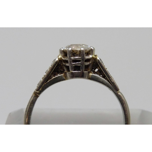 7032 - An Art Deco 18ct gold and platinum set seven stone diamond ring, main stone approximately 0.75 carat... 