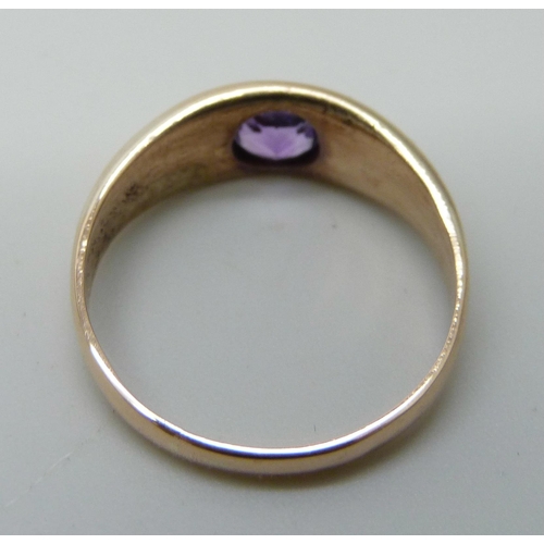 7039 - A 9ct gold amethyst set ring, 3.1g, N/O