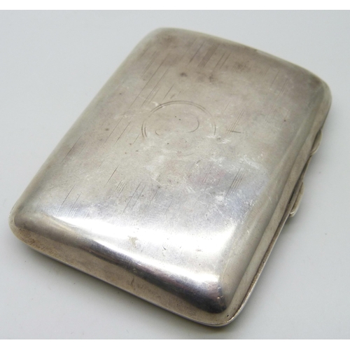 7061 - A silver cigarette case, 70g