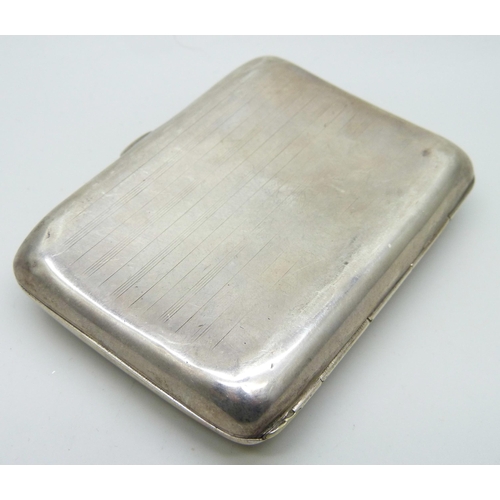 7061 - A silver cigarette case, 70g