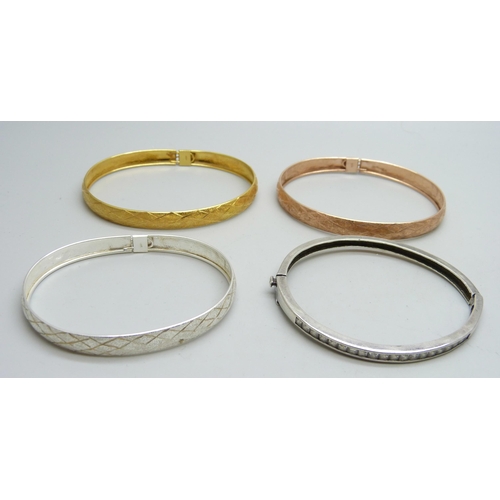 7070 - Four silver bangles, 27g