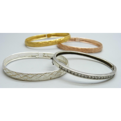 7070 - Four silver bangles, 27g