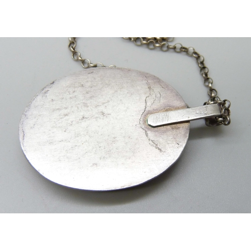 7073 - A large silver mounted Blue John pendant and chain