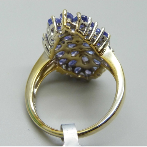 7077 - A silver gilt tanzanite and topaz cocktail ring, T/U