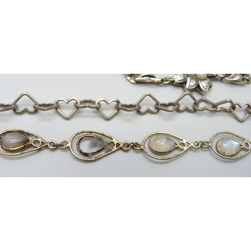 7082 - Silver bracelets and earrings, one bracelet lacking stones, 39g