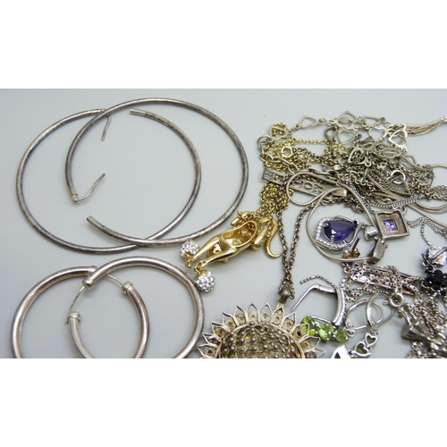 7083 - Silver jewellery including a gilt cat pendant and chain and two ingot pendants, 184g