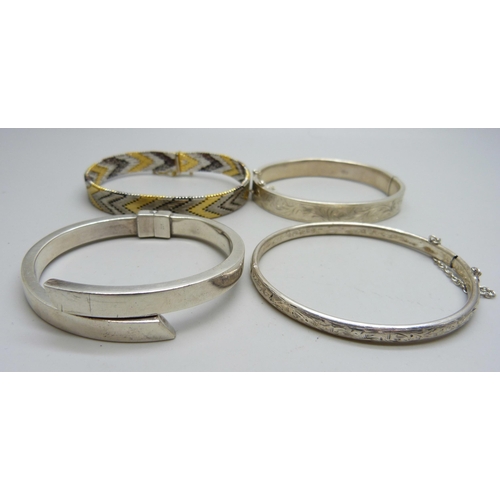 7106 - Four silver bangles, 74g