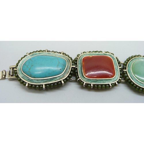 7120 - A designer agate set bracelet, stamped LC for Liz Claiborne