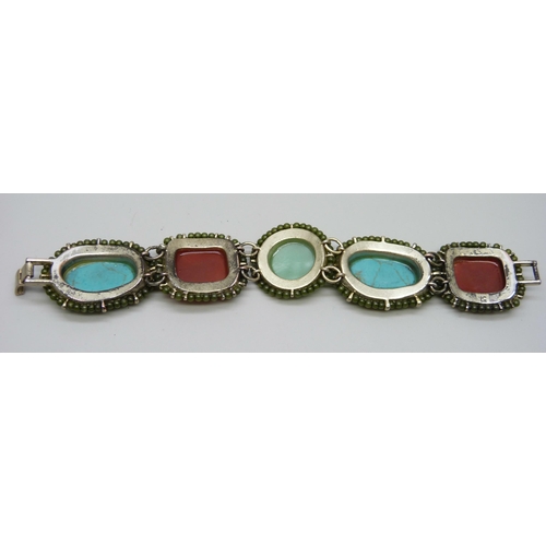 7120 - A designer agate set bracelet, stamped LC for Liz Claiborne