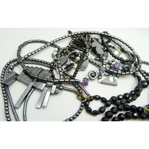 7127 - A collection of French jet and hematite jewellery