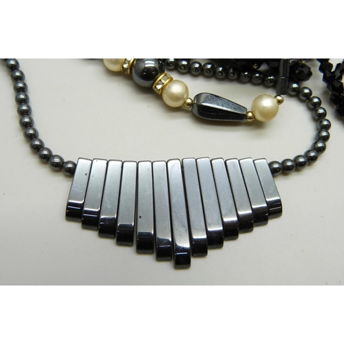 7127 - A collection of French jet and hematite jewellery