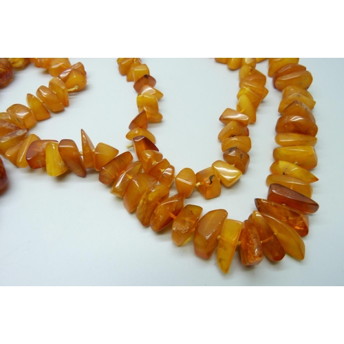 7130 - Two strings of amber beads, 191g