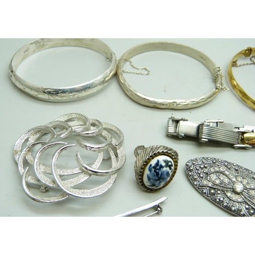 7132 - Five bracelets/bangles including silver and 9ct gold core and a quantity of costume jewellery