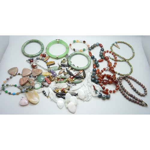 7135 - A collection of jade and semi-precious stone set jewellery