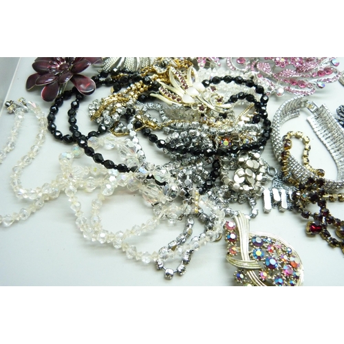 7136 - A collection of paste set jewellery