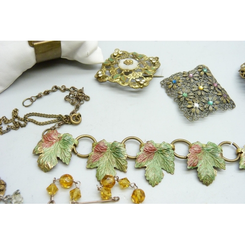 7139 - A collection of vintage costume jewellery