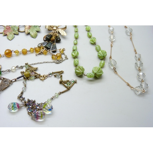 7139 - A collection of vintage costume jewellery