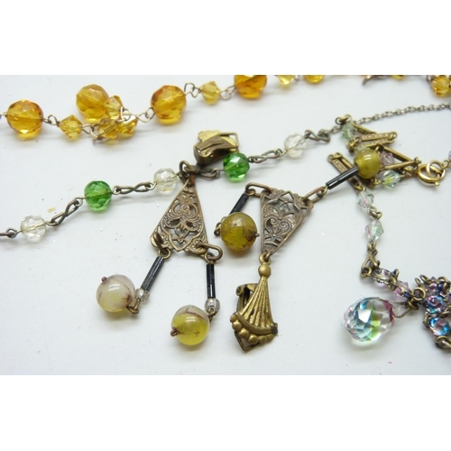 7139 - A collection of vintage costume jewellery