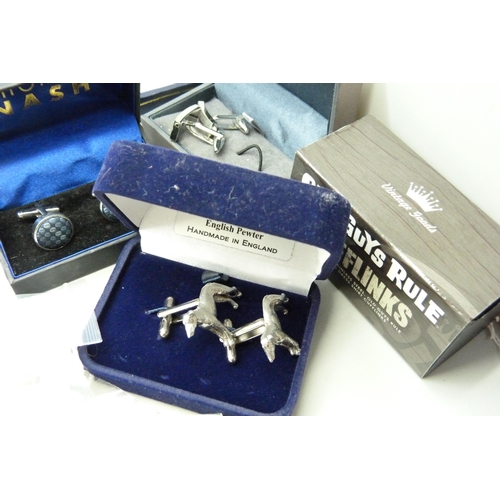 7141 - A collection of assorted cufflinks and studs, etc.