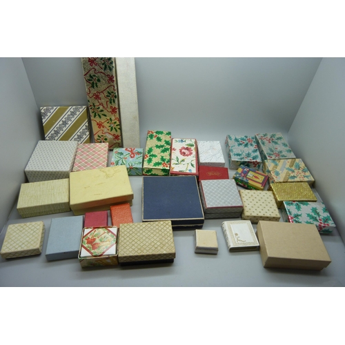 7155 - A collection of assorted jewellery boxes