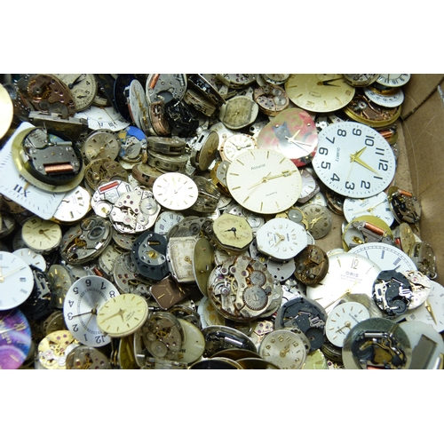 7158 - A collection of wristwatch movements and dials