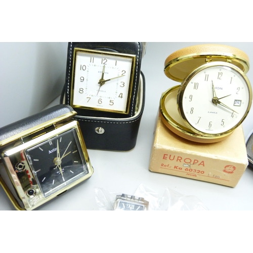 7161 - A collection of travel clocks and wristwatches