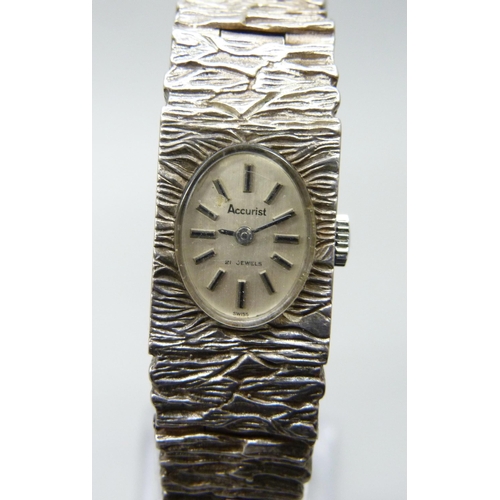 7205 - A lady's silver wristwatch, total weight 39g