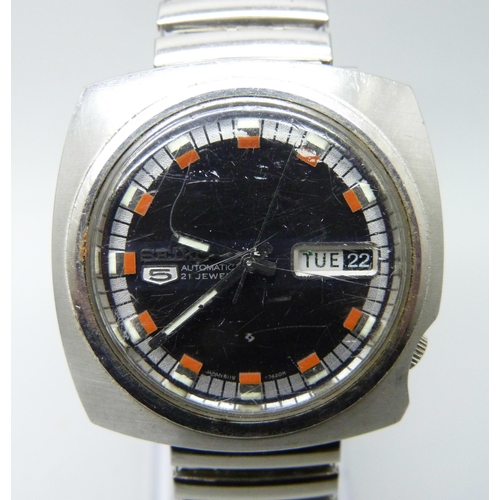 7218 - A Seiko 5 automatic wristwatch