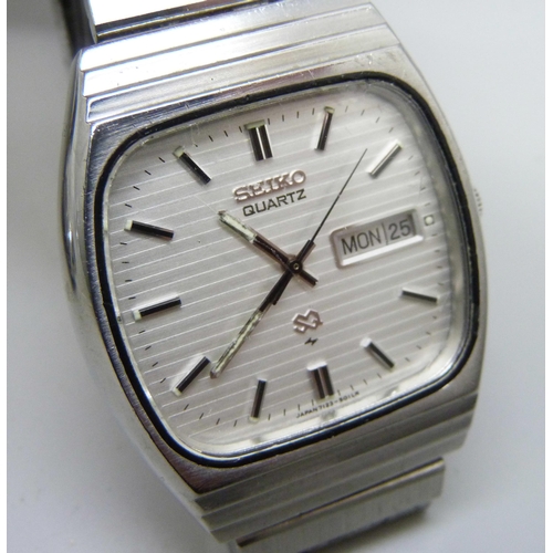 7222 - A Seiko quartz day/date wristwatch and a Seiko date wristwatch