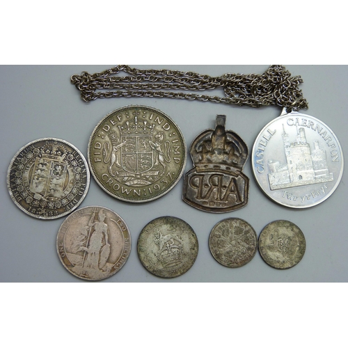 7228 - A silver ARP badge, a Victorian silver half-crown, other silver coins and a medallion, (badge a/f)