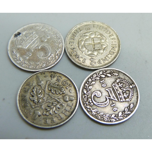 7235 - A collection of coins