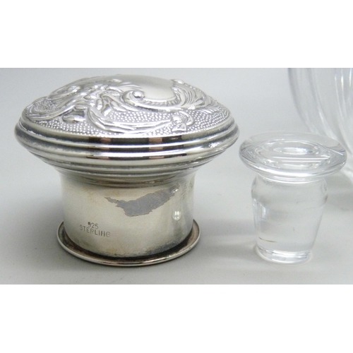 7251 - A large 925 silver topped globular glass scent bottle