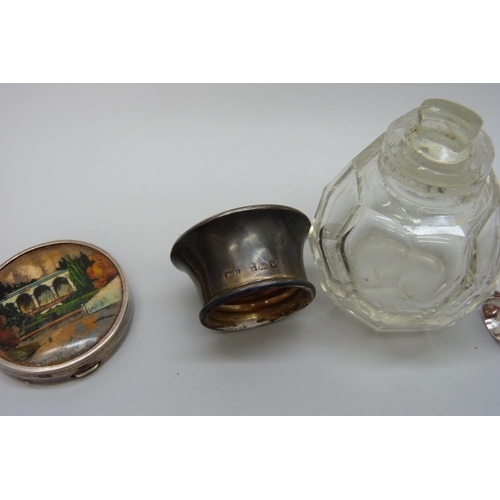 7253 - A silver and tortoiseshell topped scent bottle, with stopper, together with a TLM silver compact wit... 