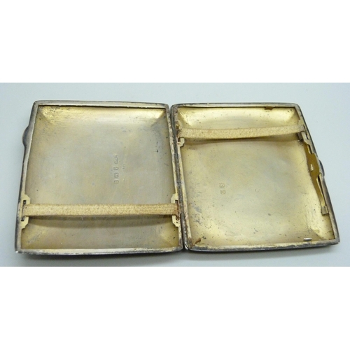 7254 - A silver cigarette case, 90g, 82mm x 70mm