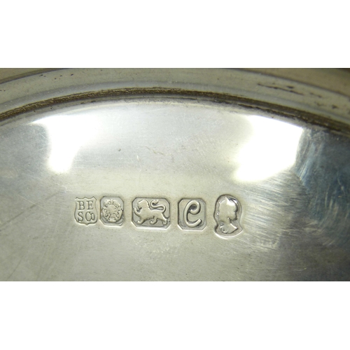 7262 - A silver tray with inscription, 411g, 25.5cm