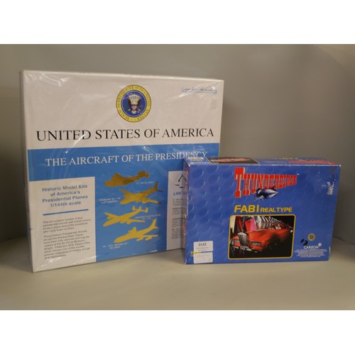 2142 - A Minicraft United States of America Aircraft of the Presidency model kit set and an Imai Thunderbir... 