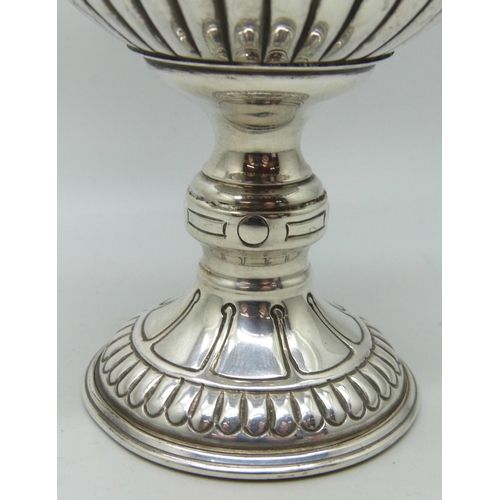 7266 - An embossed silver two handled lidded trophy, Birmingham 1932, 183g, 16.5cm