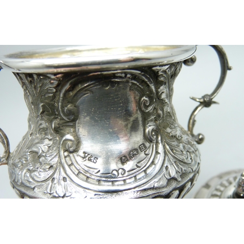 7266 - An embossed silver two handled lidded trophy, Birmingham 1932, 183g, 16.5cm