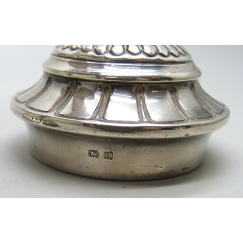 7266 - An embossed silver two handled lidded trophy, Birmingham 1932, 183g, 16.5cm