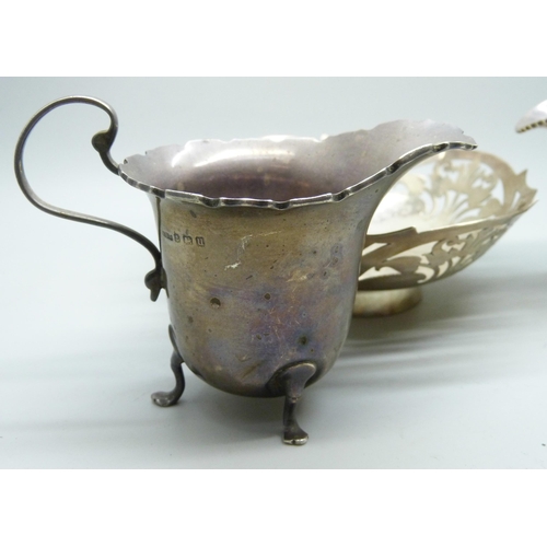 7267 - Two silver jugs and a pierced silver dish, 292g