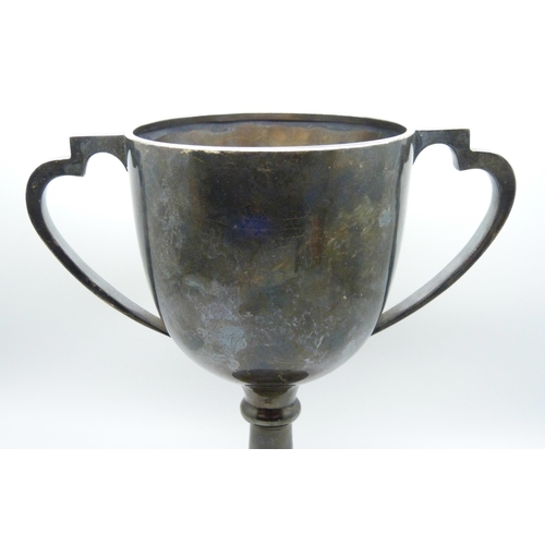 7268 - A silver trophy, 231g, 19.5cm