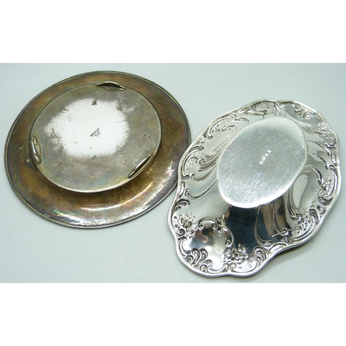 7269 - An embossed silver dish, Birmingham 1908, and a hammered dish marked sterling, 125g