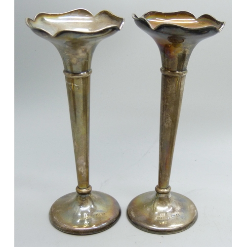 7271 - A silver cream and sugar, a silver salt and a pair of silver vases, total weight 236g, (vases a litt... 