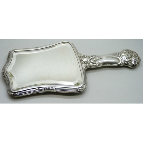 7272 - An Art Nouveau silver hand mirror, Birmingham 1902, engraved 'Hetty'