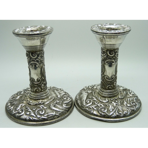 7274 - A pair of embossed silver candlesticks, 9.5cm