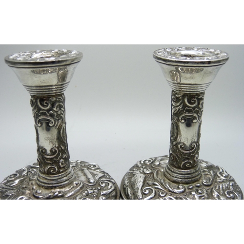 7274 - A pair of embossed silver candlesticks, 9.5cm